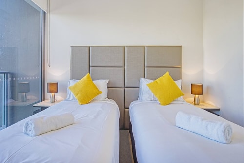 Comfort 3 bedroom Villa In Center Surfers Paradise 6 Serain Residences