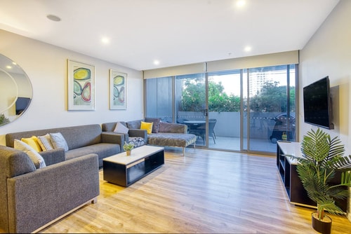 Comfort 3 bedroom Villa In Center Surfers Paradise 1 Serain Residences
