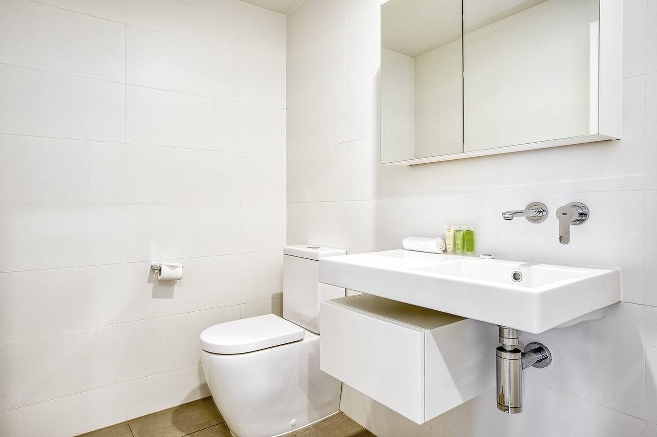 Comfort 3 bedroom Villa In Center Surfers Paradise 14 Serain Residences