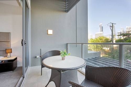 Comfort 3 bedroom Villa In Center Surfers Paradise 9 Serain Residences