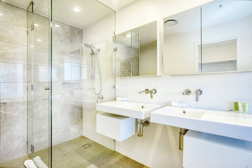 Comfort 3 bedroom Villa In Center Surfers Paradise 13 Serain Residences