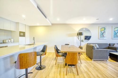 Comfort 3 bedroom Villa In Center Surfers Paradise 30 Serain Residences
