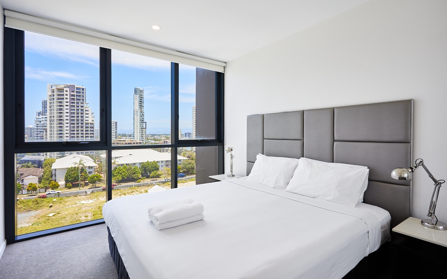 Cozy One Apartment with View in Centre Surfers 3 Serain Residences