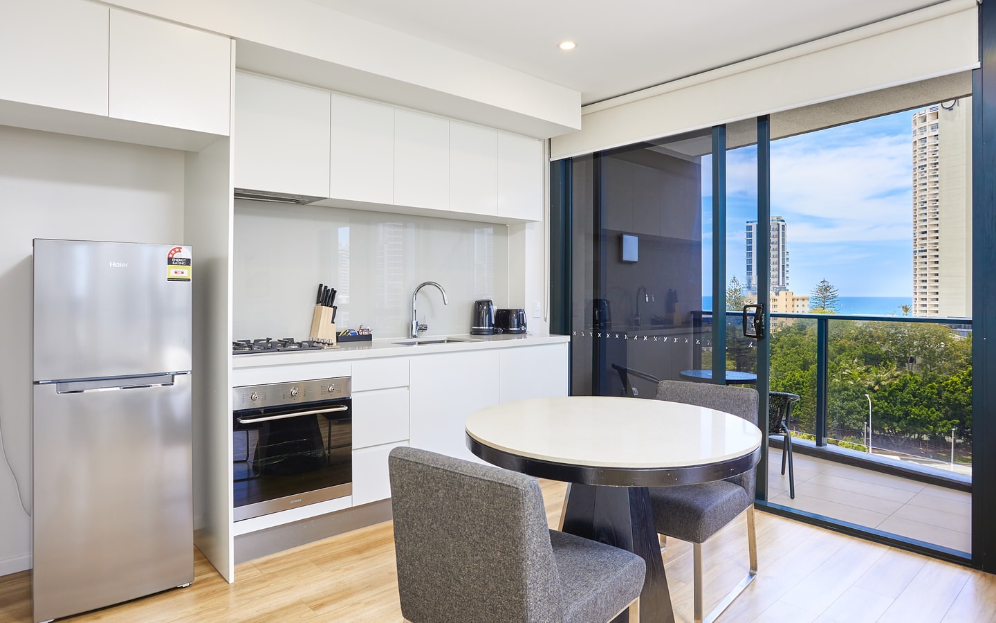 Cozy One Apartment with View in Centre Surfers 4 Serain Residences