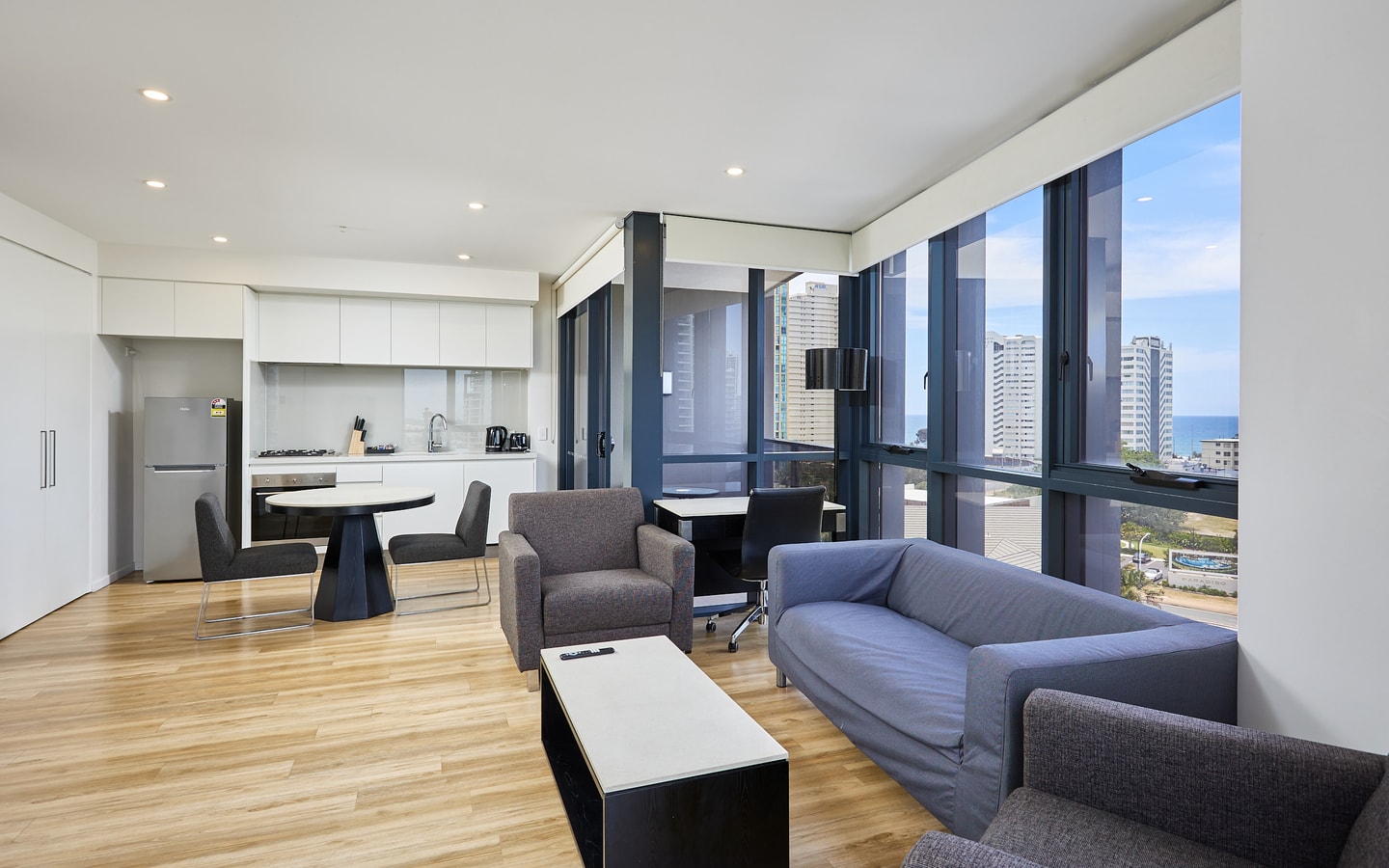 Cozy One Apartment with View in Centre Surfers 2 Serain Residences
