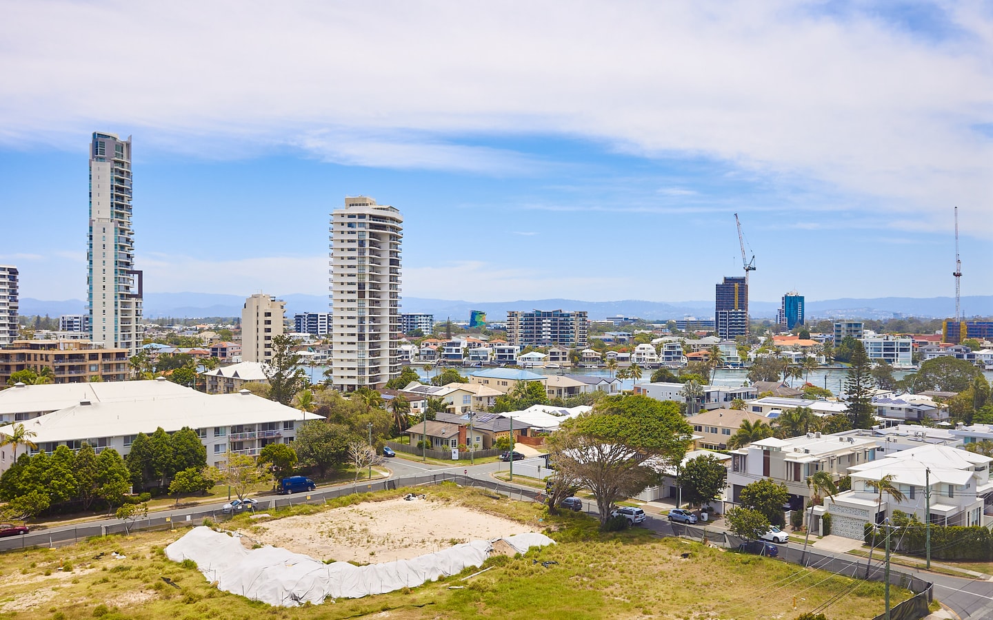 Cozy One Apartment with View in Centre Surfers 7 Serain Residences