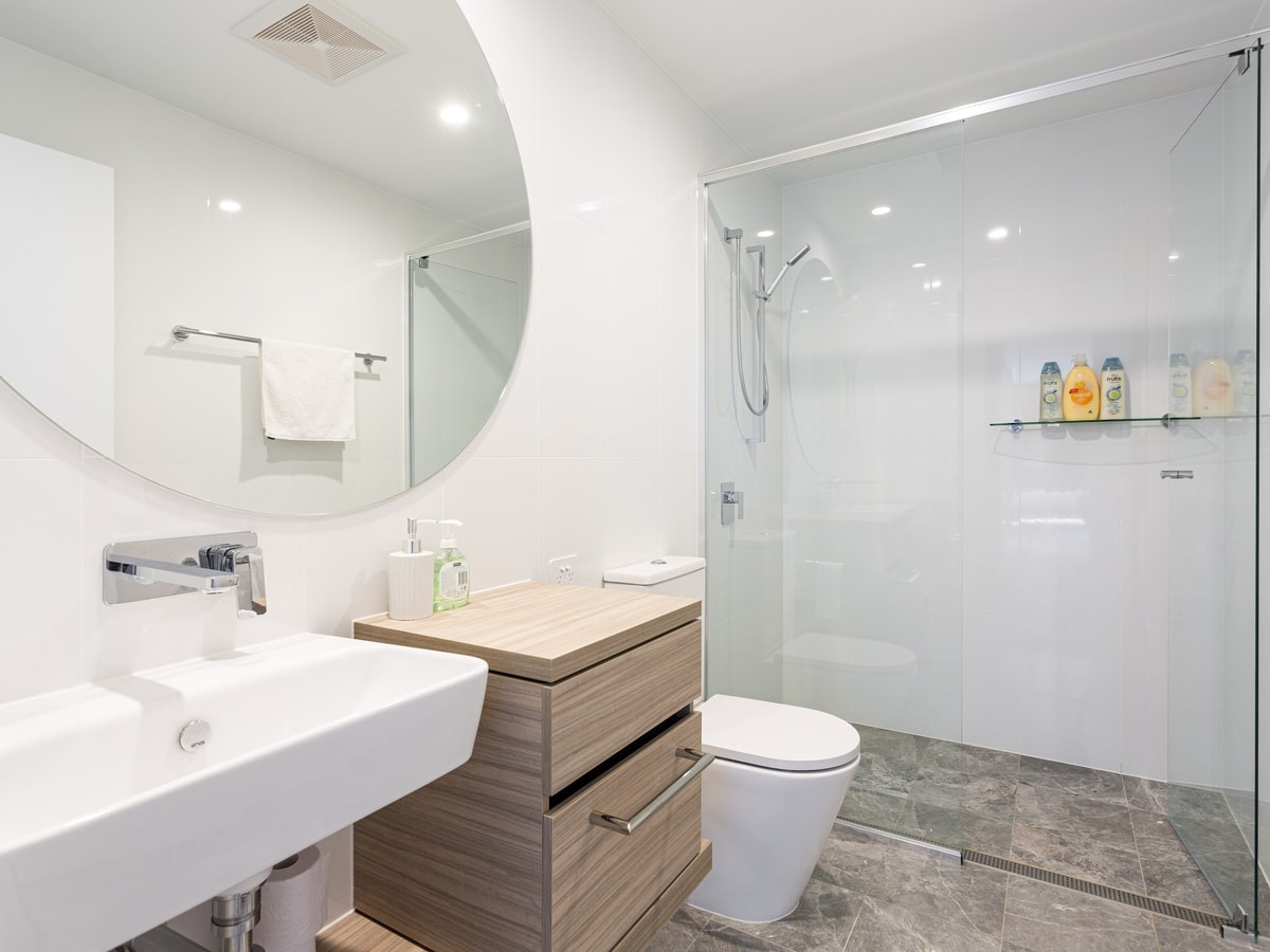 Premium Ocean View 2 Bedrooms Apartment Broadbeach 7 Serain Residences