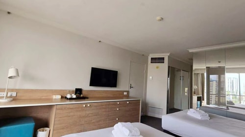 Central Located 2 Double-bed Hotel Room in Surfers 10 Serain Residences