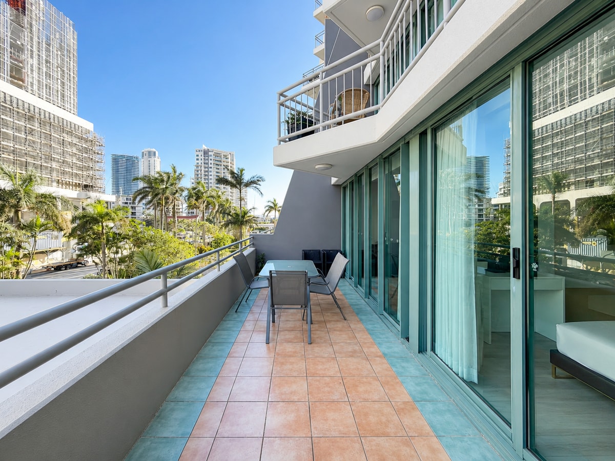Crown Towers Stunning 1Bedroom Apt 3-min to Beach 3 Serain Residences