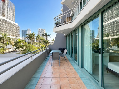 Crown Towers Stunning 1Bedroom Apt 3-min to Beach 3 Serain Residences