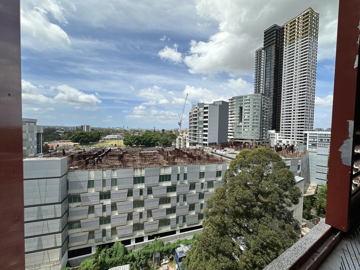 Cozy 2-Bedroom Apt 6 minutes to Paramatta Train 6 Serain Residences