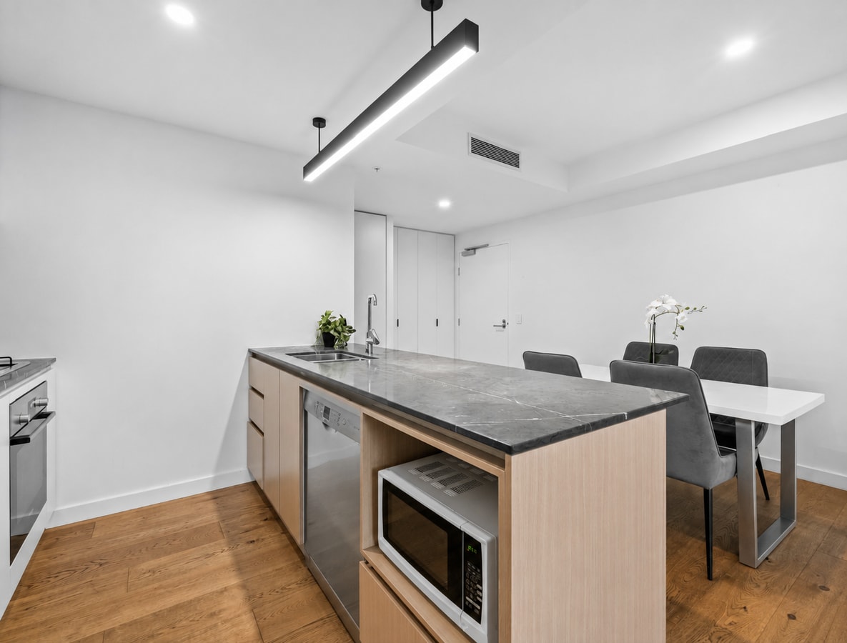 Central Located 1BR w/Parking | Near CBD & Transit 21 Serain Residences