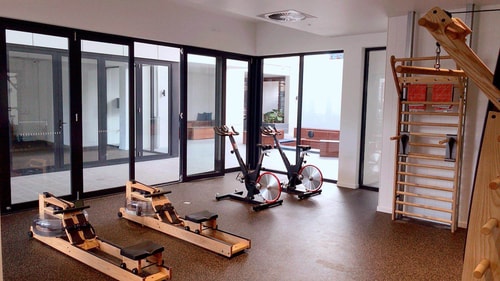 Comfortable 2BR w/ Pool, Gym & BBQ | Free Parking 11 Serain Residences