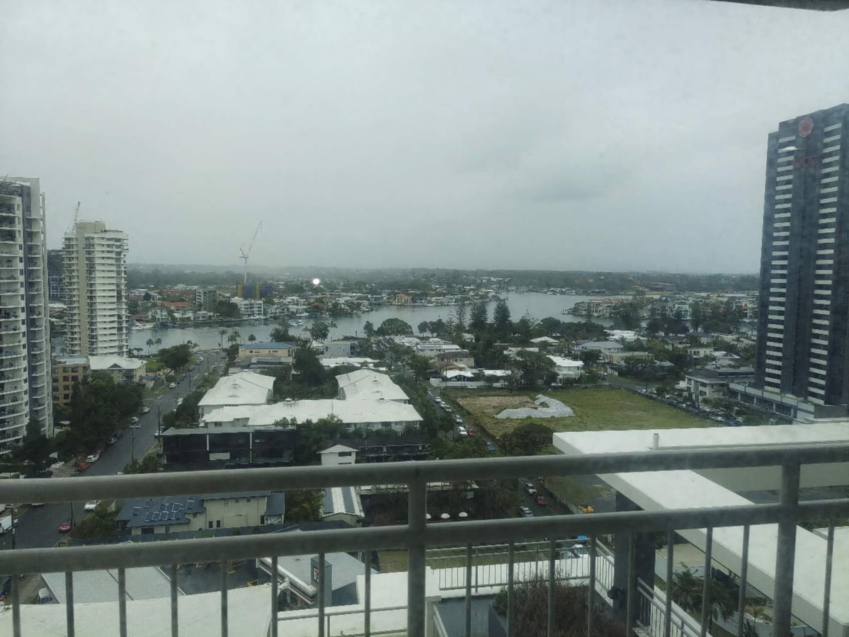 Central Locate Surfer Paradise 3 Bedroom Apartment 33 Serain Residences