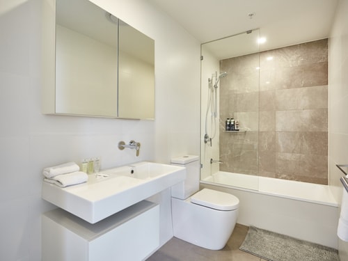 Comfy 2BR Apartment Central Surfers w/Parking 7 Serain Residences