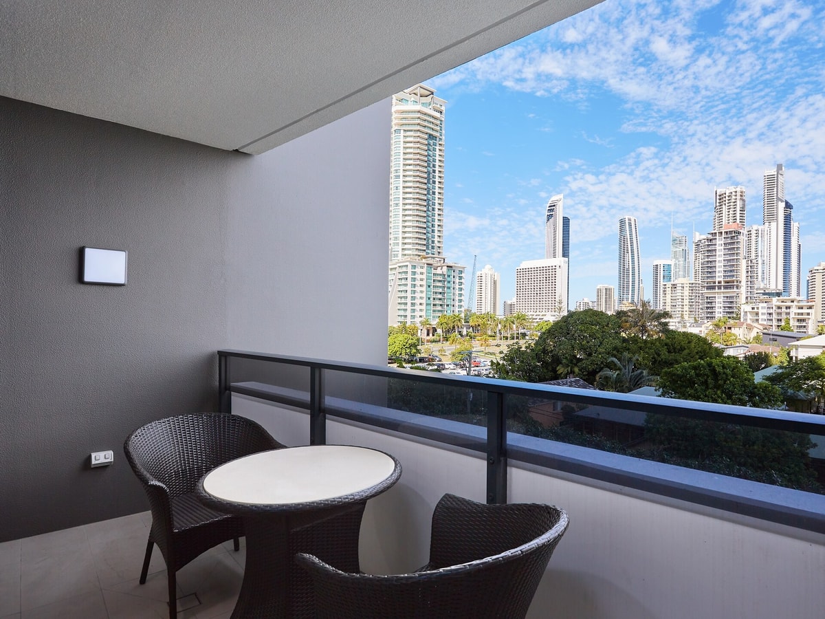 Elegant and Spacious 1Bedroom Apartment in Surfers 3 Serain Residences