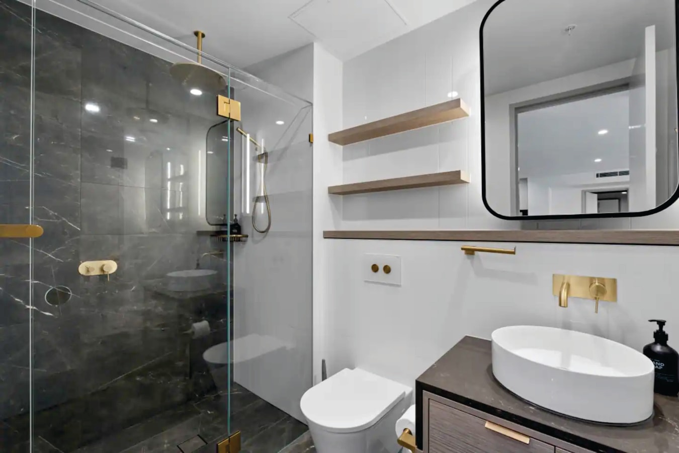 Ocean & City View | 3BR Beachside Escape Floor 62 18 Serain Residences