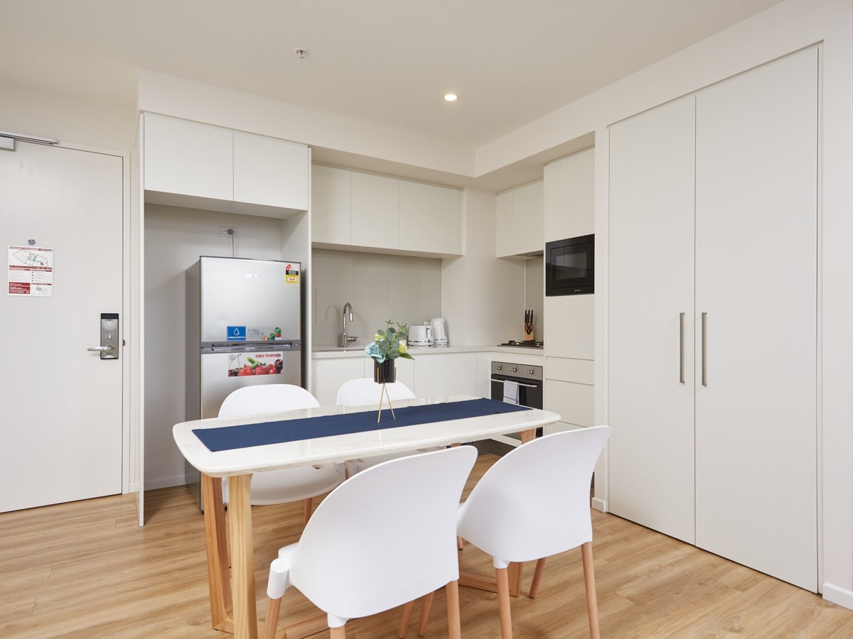 Comfy 2BR Apartment Central Surfers w/Parking 2 Serain Residences