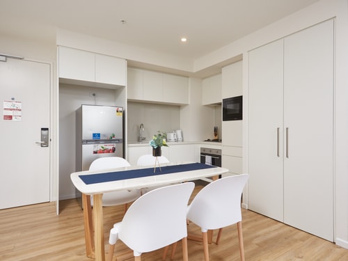 Comfy 2BR Apartment Central Surfers w/Parking 2 Serain Residences