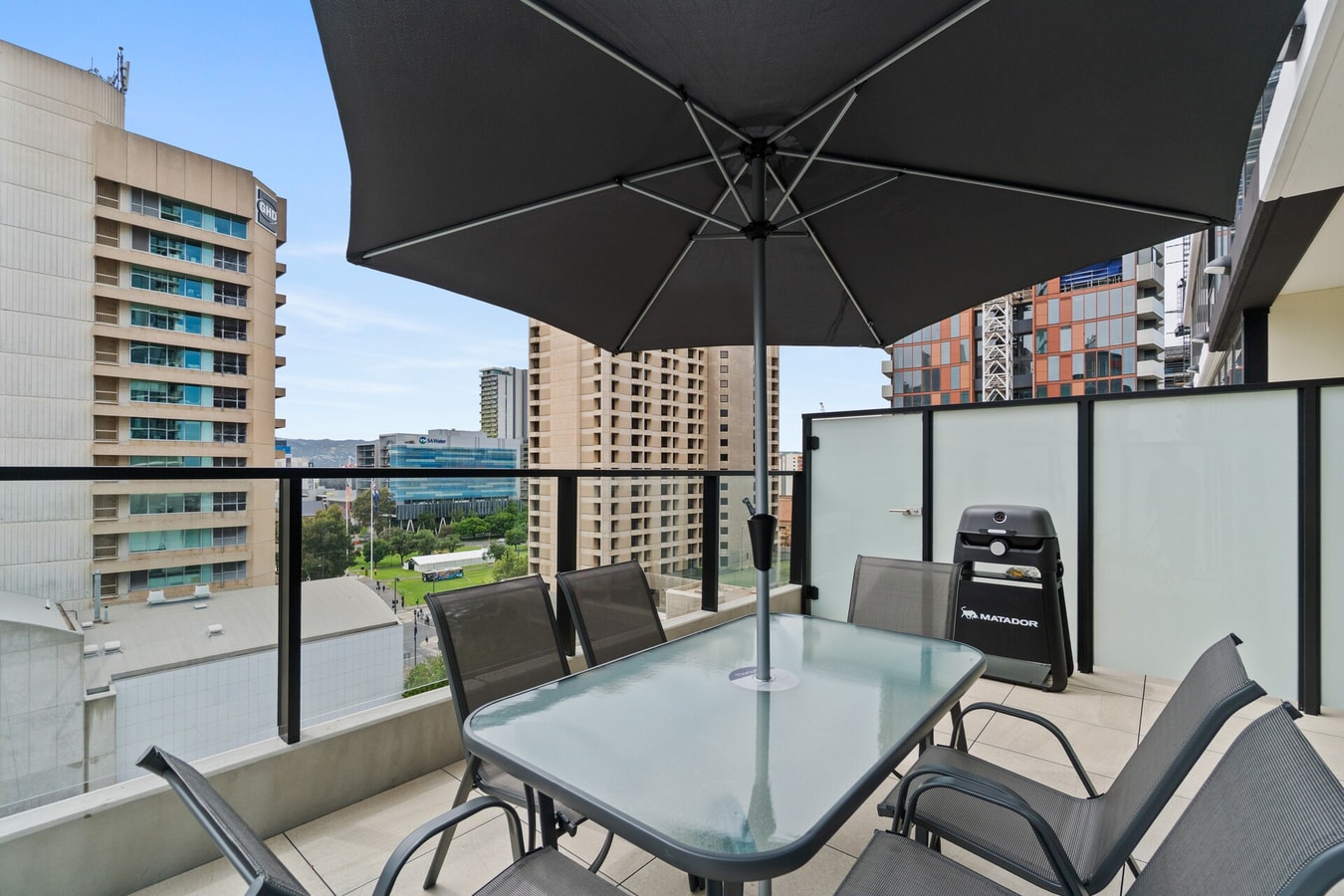 Luxe 2BR Apt | Huge Balcony+BBQ  | Adelaide CBD 8 Serain Residences