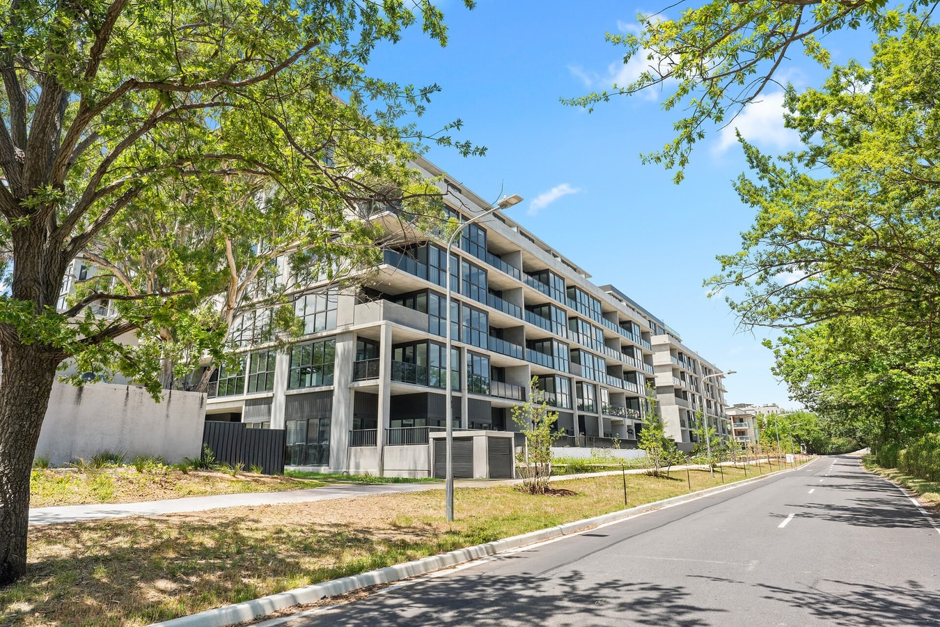 Chic Modern 1-Bedroom Apartment | Gym | Parking 15 Serain Residences