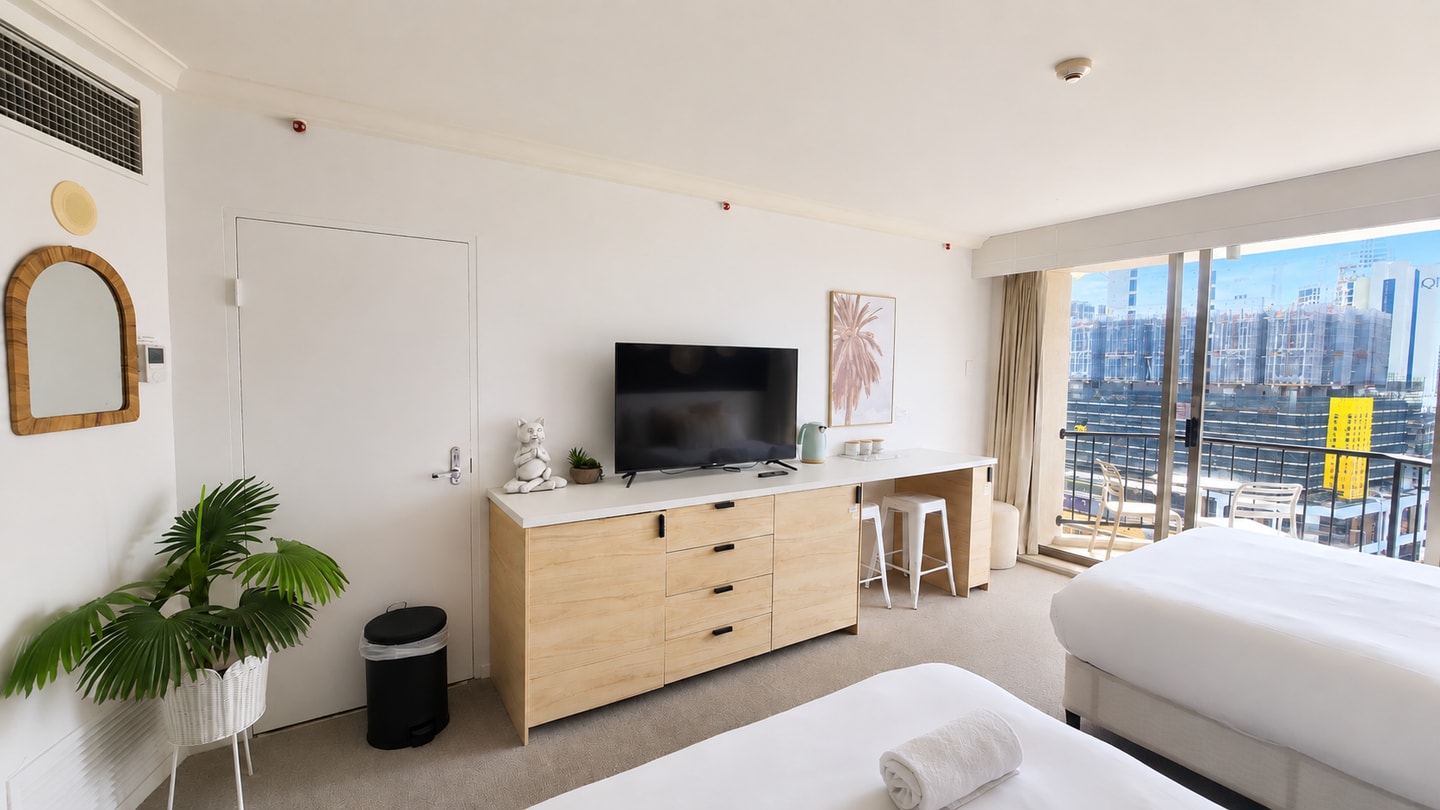 Stylish Hotel Room | near Beach & Tram | Max 4 2 Serain Residences