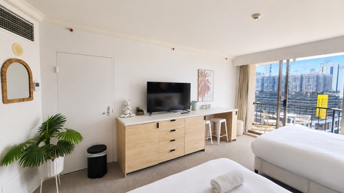 Stylish Hotel Room | near Beach & Tram | Max 4 2 Serain Residences