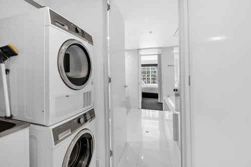 2-Bedroom Apt Heart of Surfers Paradise w/Parking 12 Serain Residences
