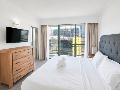 Sea View 1Bedroom Central Crown Building w/Parking 23 Serain Residences
