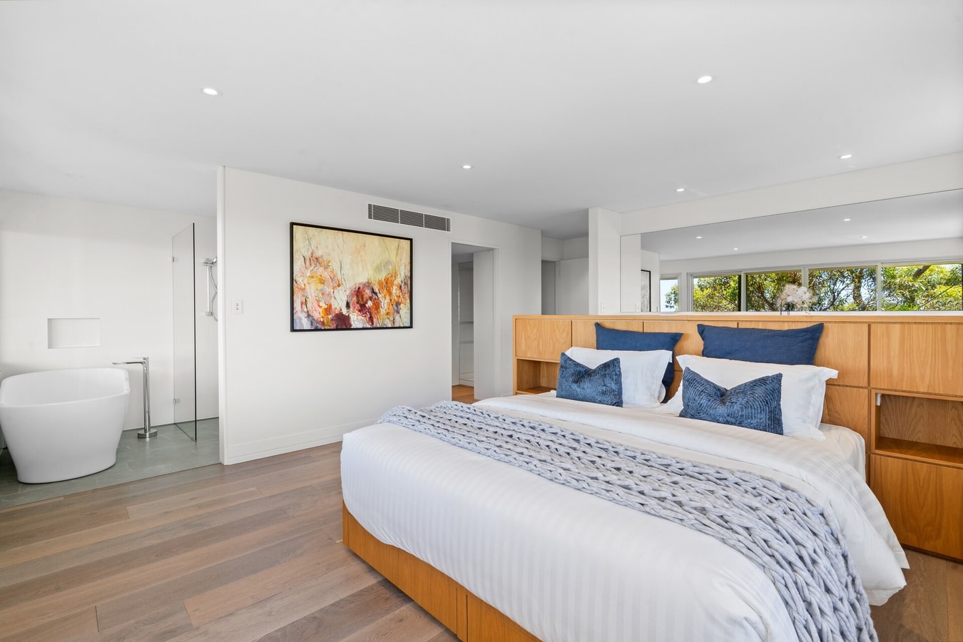 Costal Three-Storey Home with Panoramic Sea Views 16 Serain Residences