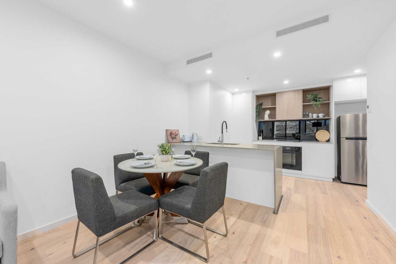 Cozy 2Bedroom Apt in Centre Canberra w/Parking 14 Serain Residences