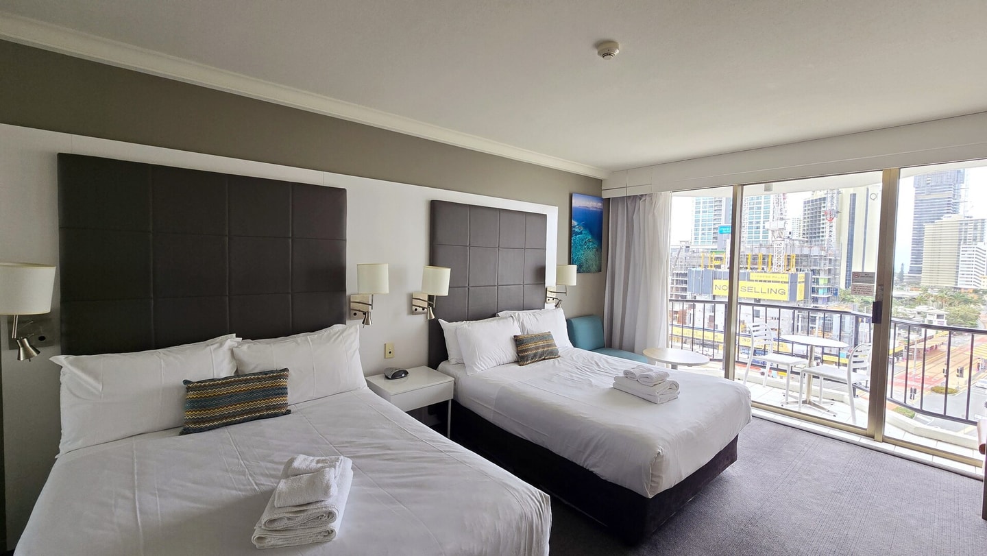 Central Located 2 Double-bed Hotel Room in Surfers 12 Serain Residences