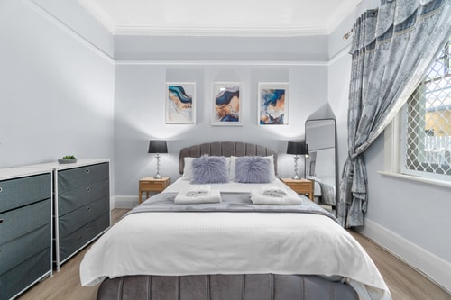 Stylish 3BR Retreat | Walk to Shops & 12min to CBD 3 Serain Residences