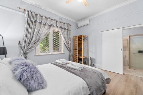 Stylish 3BR Retreat | Walk to Shops & 12min to CBD 10 Serain Residences