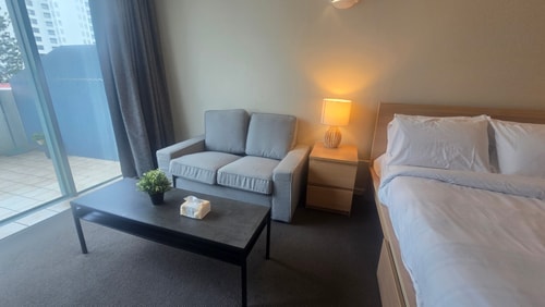 Central Located Queen Studio in Legend Hotel 10 Serain Residences