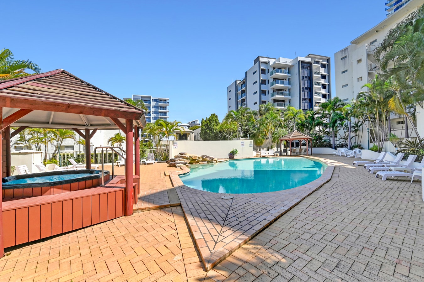 Comfy 1BR + Free Parking |  Stroll to Parklands 5 Serain Residences