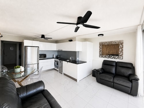 Beachside Ocean View 1BR Apartment Central Surfers 5 Serain Residences