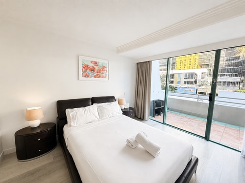 Crown Towers Stunning 1Bedroom Apt 3-min to Beach 16 Serain Residences