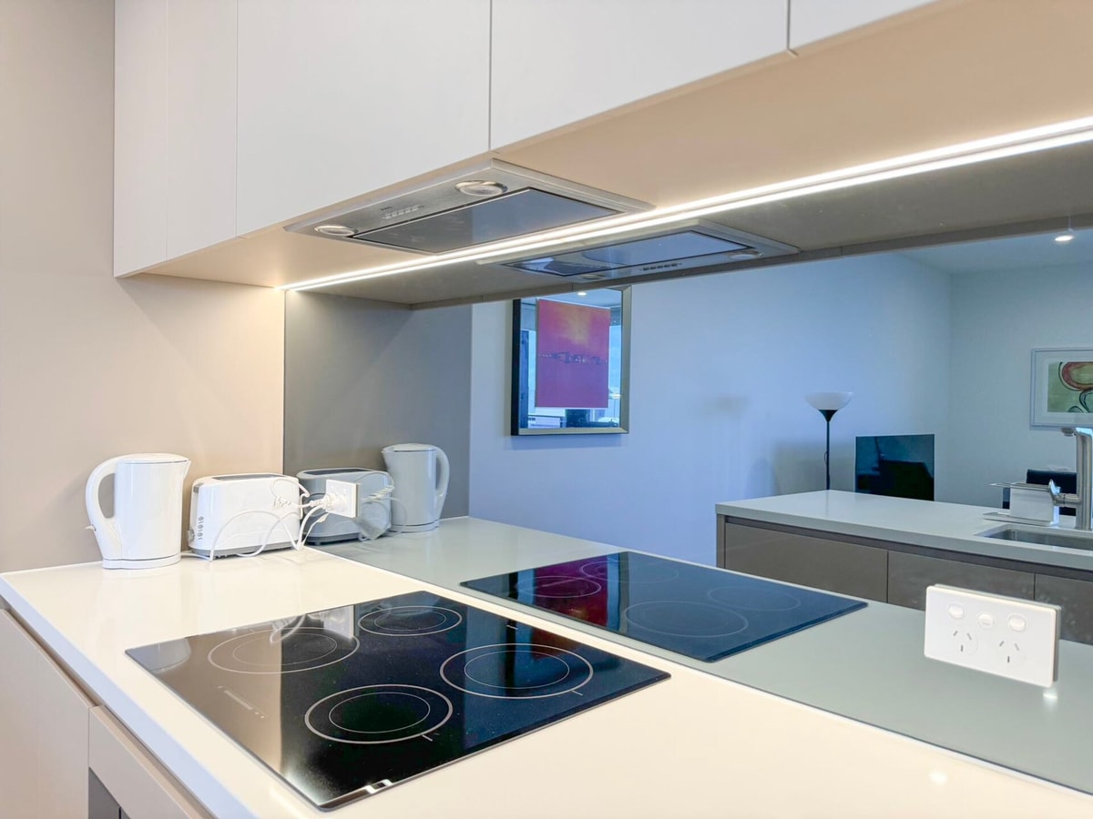 Modern One-bedroom in Phillip with Parking 9 Serain Residences