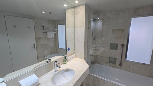 Centre Location 2 Double-bed Hotel Room in Surfers 7 Serain Residences