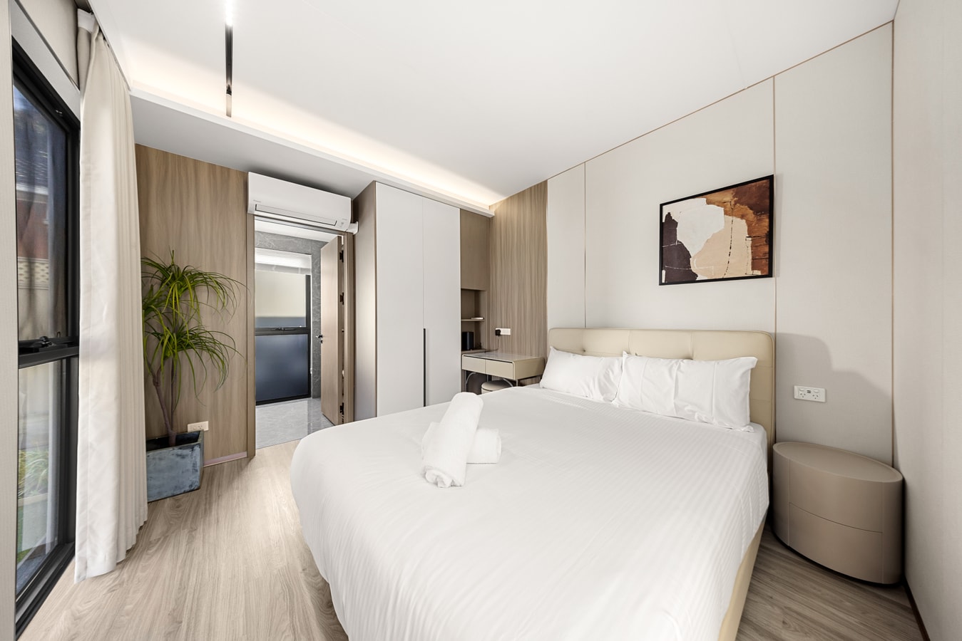 Inviting Modern Tiny Home 8 Min Walk to Station 5 Serain Residences
