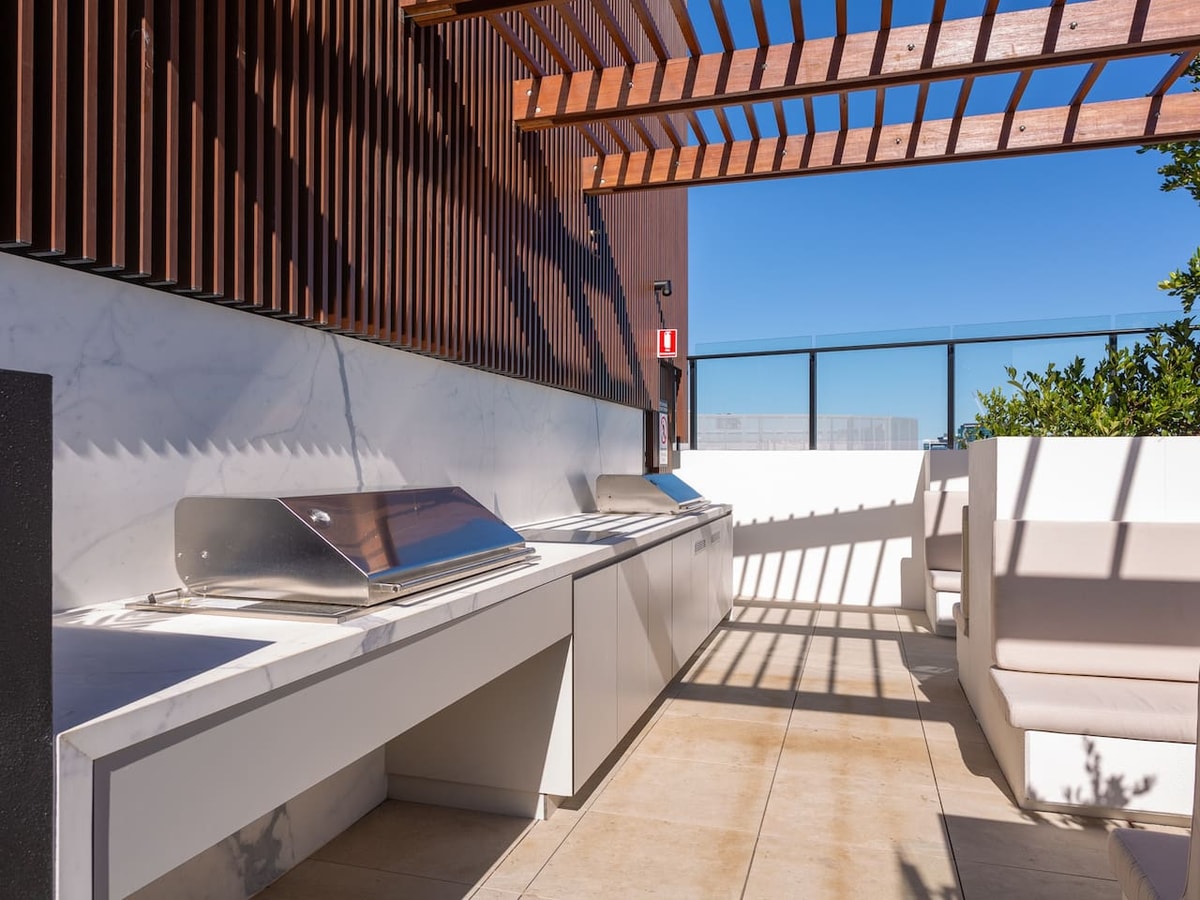 Bright and Sunny 1Bedroom Apartment + Rooftop Pool 24 Serain Residences