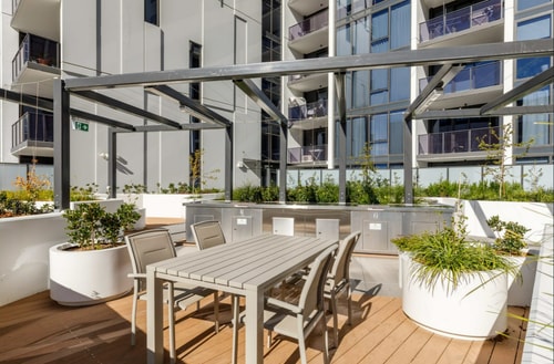 Modern One-bedroom in Phillip with Parking 14 Serain Residences