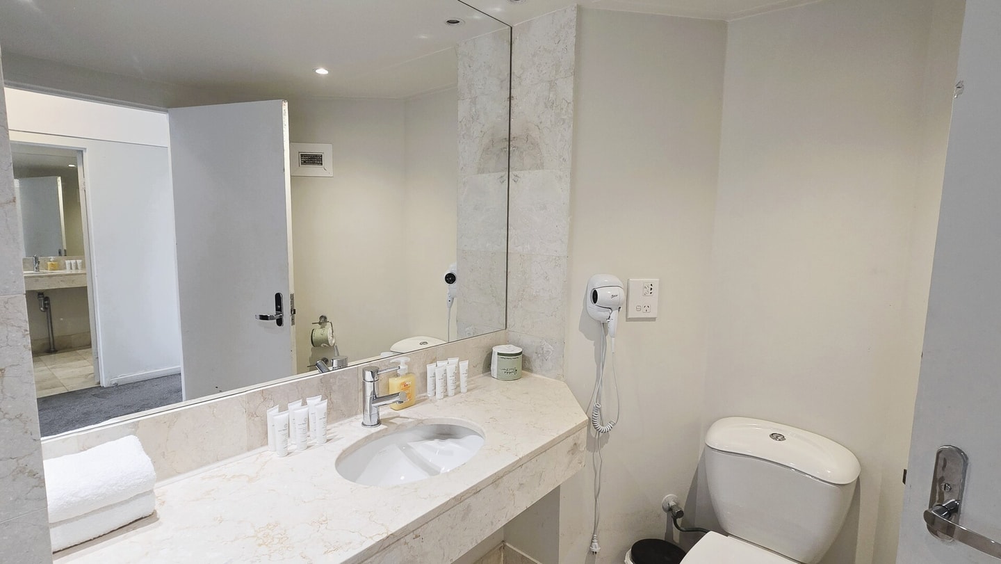 Comfortable 2-Bed Stay in Surfers | Great Location 3 Serain Residences