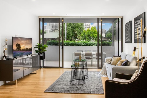 Exquisite and Stylish Villa in Surfers Paradise 5 Serain Residences