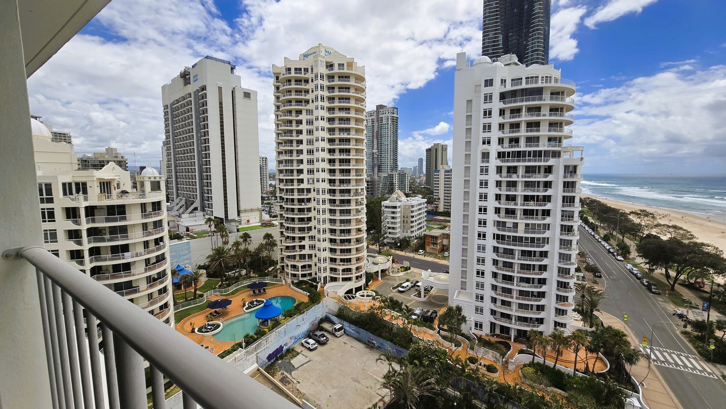 Beachside Ocean View 1BR Apartment Central Surfers 21 Serain Residences