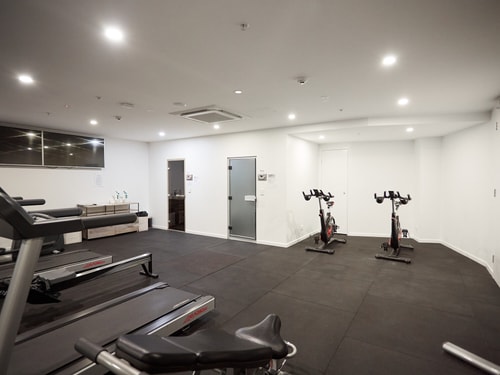 Comfy 2BR Apartment Central Surfers w/Parking 20 Serain Residences