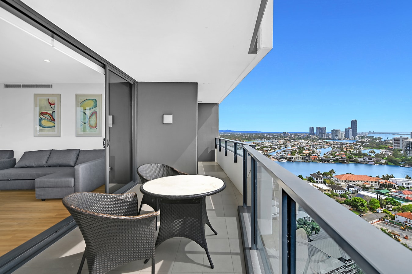 Cozy & Convenient 3-Bedroom Apt Surfers Paradise 6 Serain Residences
