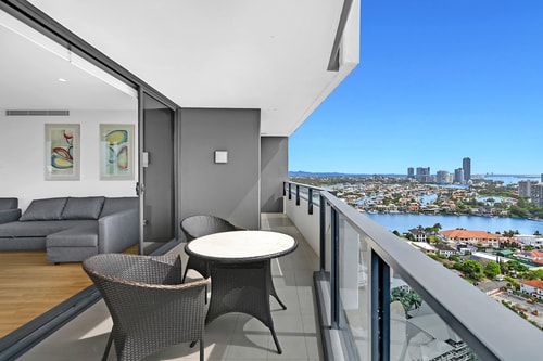 Cozy & Convenient 3-Bedroom Apt Surfers Paradise 6 Serain Residences