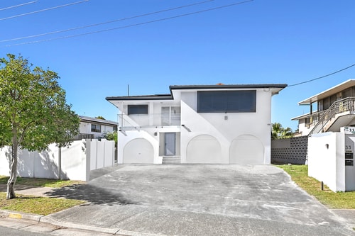 Spacious 4-Bedroom Riverside Home Surfers Paradise 13 Serain Residences